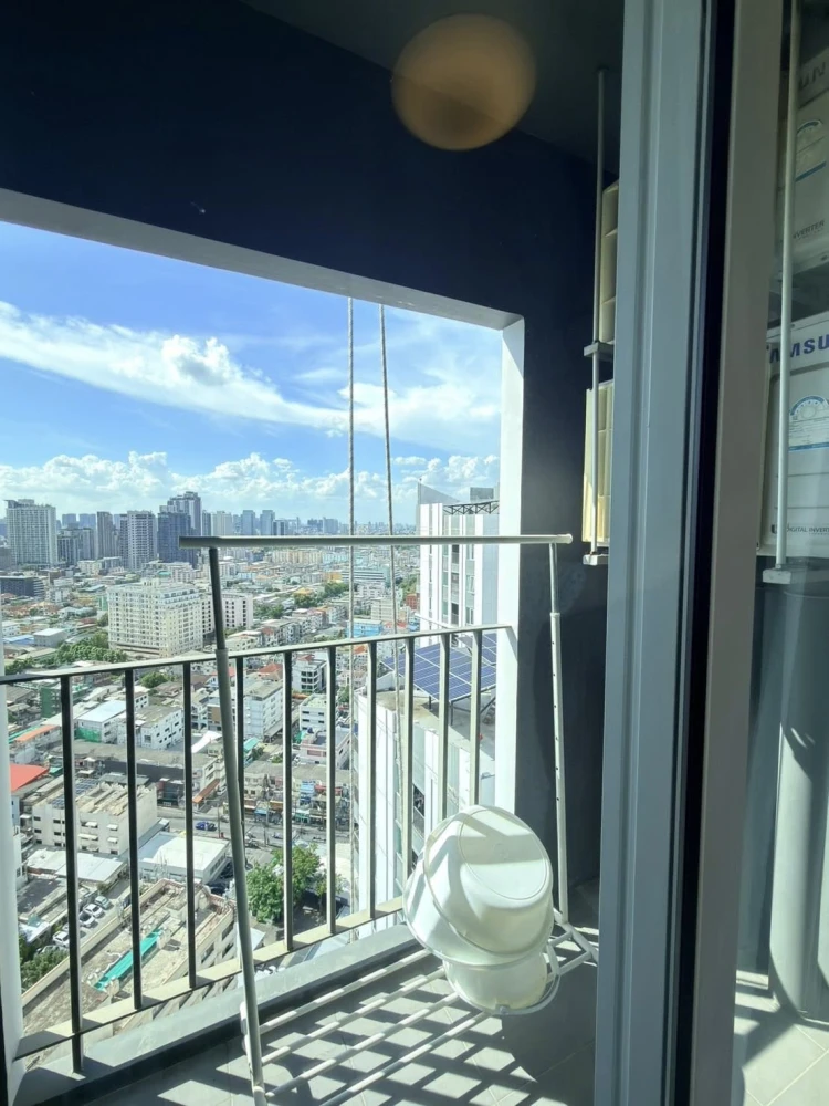 For rent: Chapter One Eco Ratchada-Huai Khwang, 26th floor. High floor, bright and airy with great ventilation. Book now!