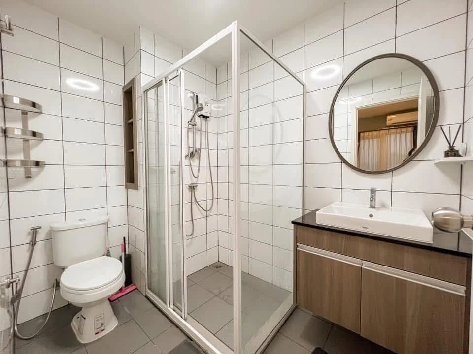 For Rent: Chapter One Eco Ratchada-Huai Khwang. 25th-floor corner unit with a stunning city view. Fully furnished and equipped with all appliances—rea