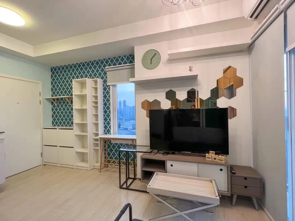 For Rent: Chapter One Eco Ratchada-Huai Khwang. 25th-floor corner unit with a stunning city view. Fully furnished and equipped with all appliances—rea