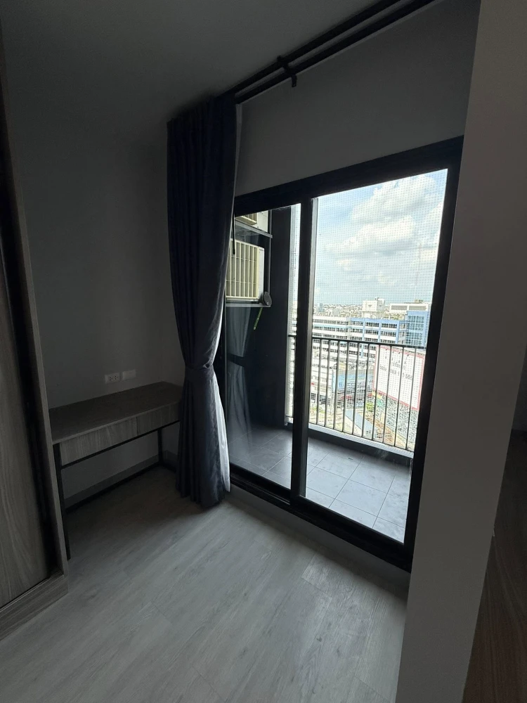 For rent: Chapter one Mid Town Ladprao 24, 1 bedroom, 1 bathroom, walk-in closet, comes with a large living space. Don't miss it.