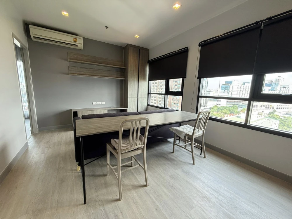 For rent: Chapter one Mid Town Ladprao 24, 1 bedroom, 1 bathroom, walk-in closet, comes with a large living space. Don't miss it.