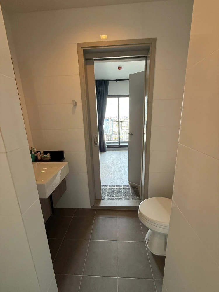 For rent: Chapter one Mid Town Ladprao 24, 1 bedroom, 1 bathroom, walk-in closet, comes with a large living space. Don't miss it.