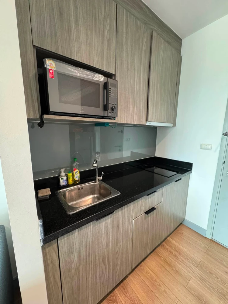 For rent: Chapter One Mid Town Ladprao 24. Spacious room with plenty of usable space. Fully furnished. Just bring your suitcase and move in!