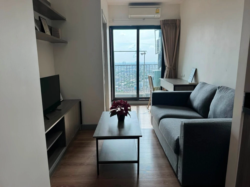 For rent: Chapter One Mid Town Ladprao 24. Spacious room with plenty of usable space. Fully furnished. Just bring your suitcase and move in!