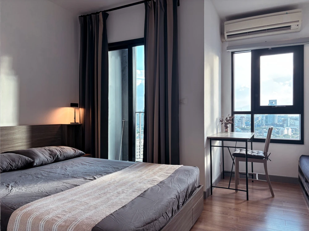 For rent: Chapter one Mid Town Ladprao 24, 24 rooms decorated in a nice tone, with a clear, open city view, not blocked. Don't miss it.