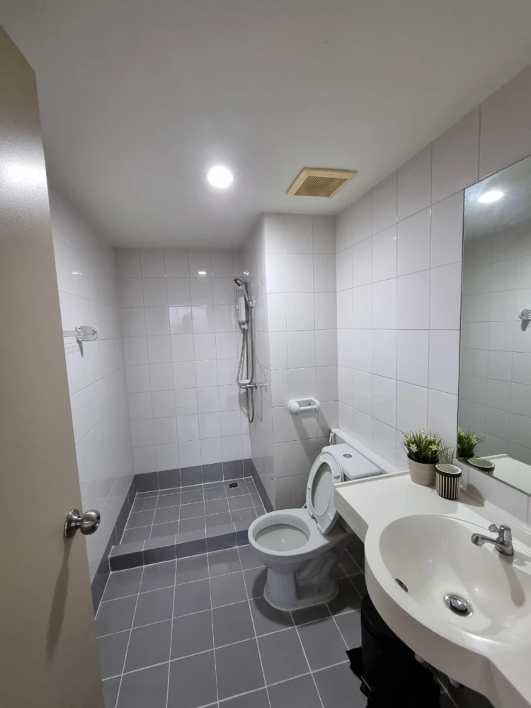 For rent: Chapter One Modern Dutch, 9th floor, great view. Book now! Don't miss out! Hurry!