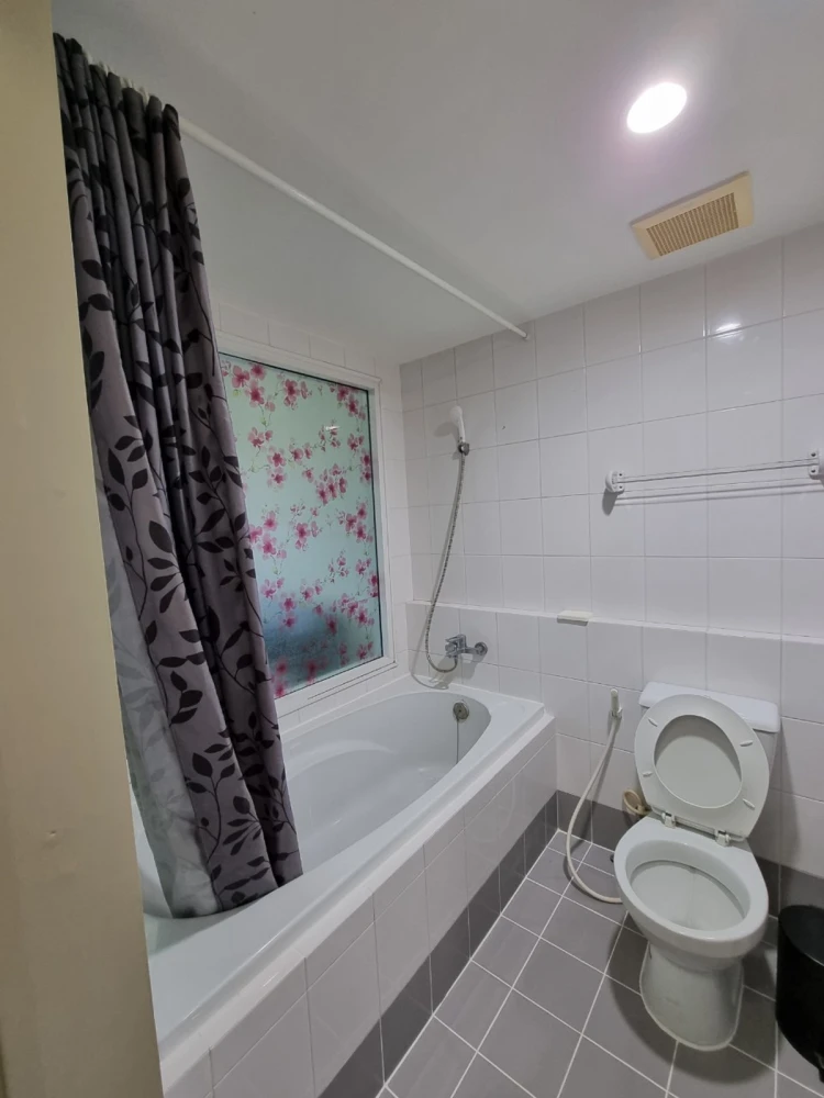 For rent: Chapter One Modern Dutch, 9th floor, great view. Book now! Don't miss out! Hurry!