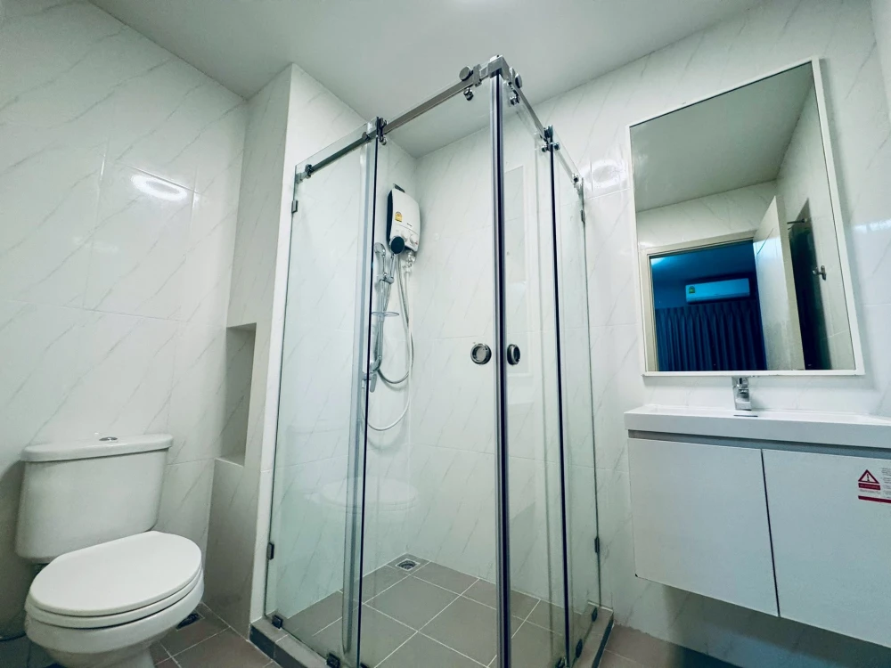 For rent: Chapter One Shine Bangpo, 1 bedroom, 1 bathroom. Fully furnished and equipped with appliances. Book now!