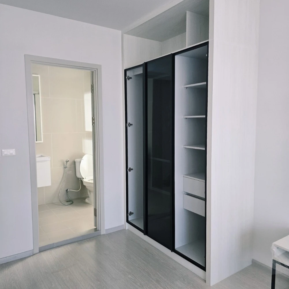 For rent: Chapter One Shine Bangpo, spacious room, lots of usable space, good price, book now, don't miss out.