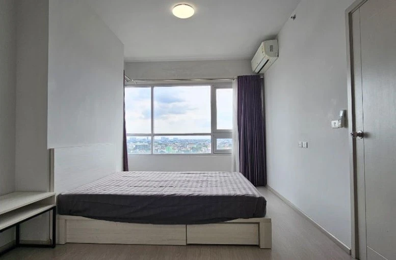 For rent: Chapter One Shine Bangpo, corner room, not crowded, lots of usable space, view of the Chao Phraya River, hurry and book now.