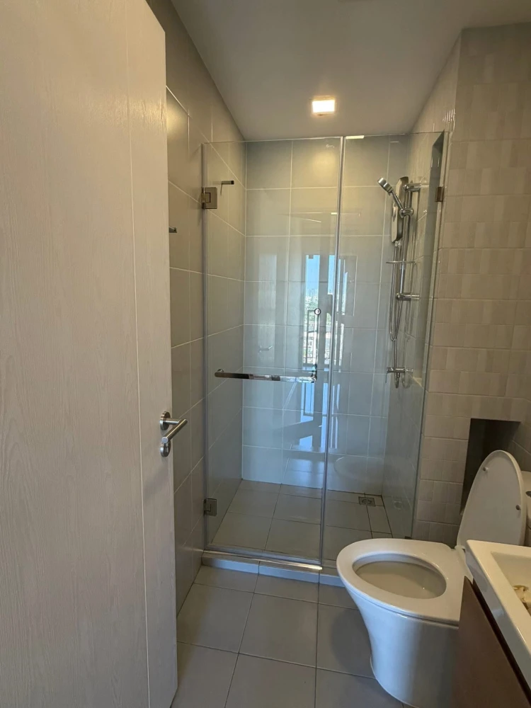 For rent: Chapter One Spark Charan, a modern-style condo on the 9th floor (auspicious number), north-facing, with good ventilation and a comfortable t