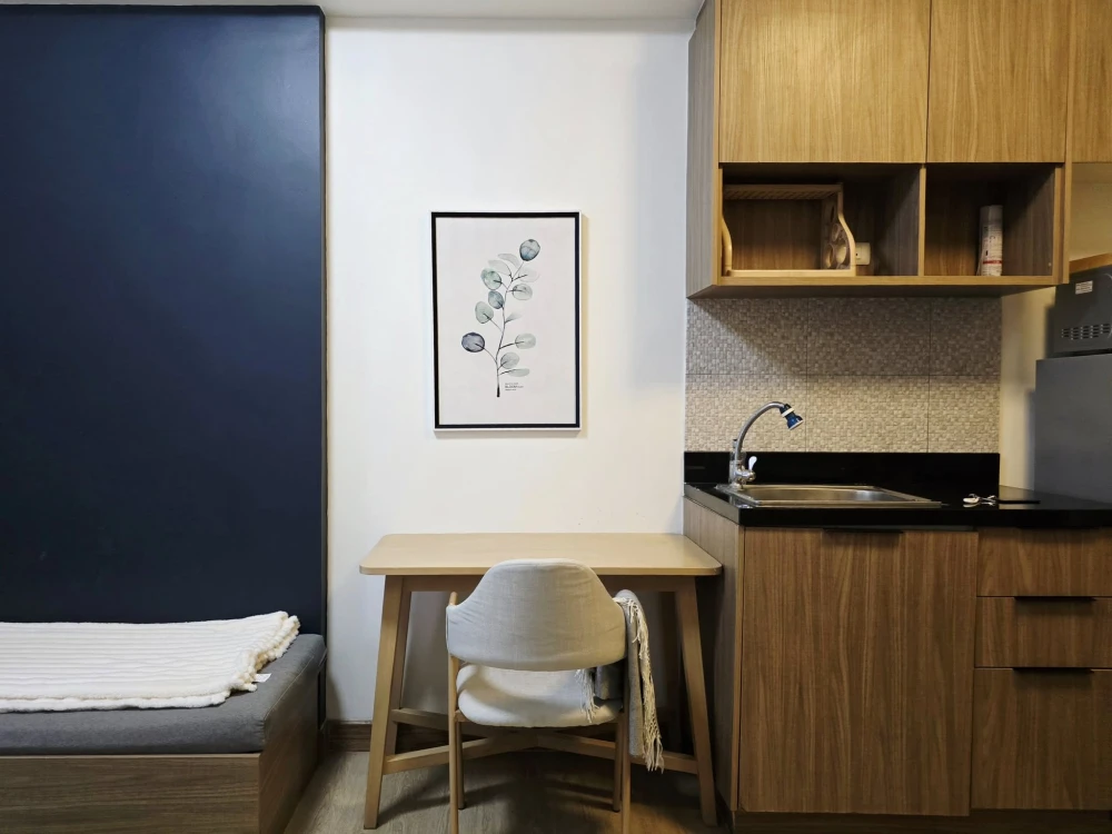 For rent: Chapter One The Campus Ladprao, 1 beautifully decorated room, great location, fully furnished. Just bring your bags and move in!