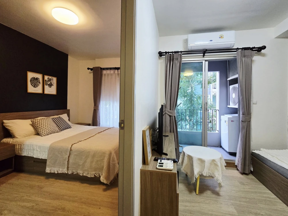 For rent: Chapter One The Campus Ladprao, 1 beautifully decorated room, great location, fully furnished. Just bring your bags and move in!