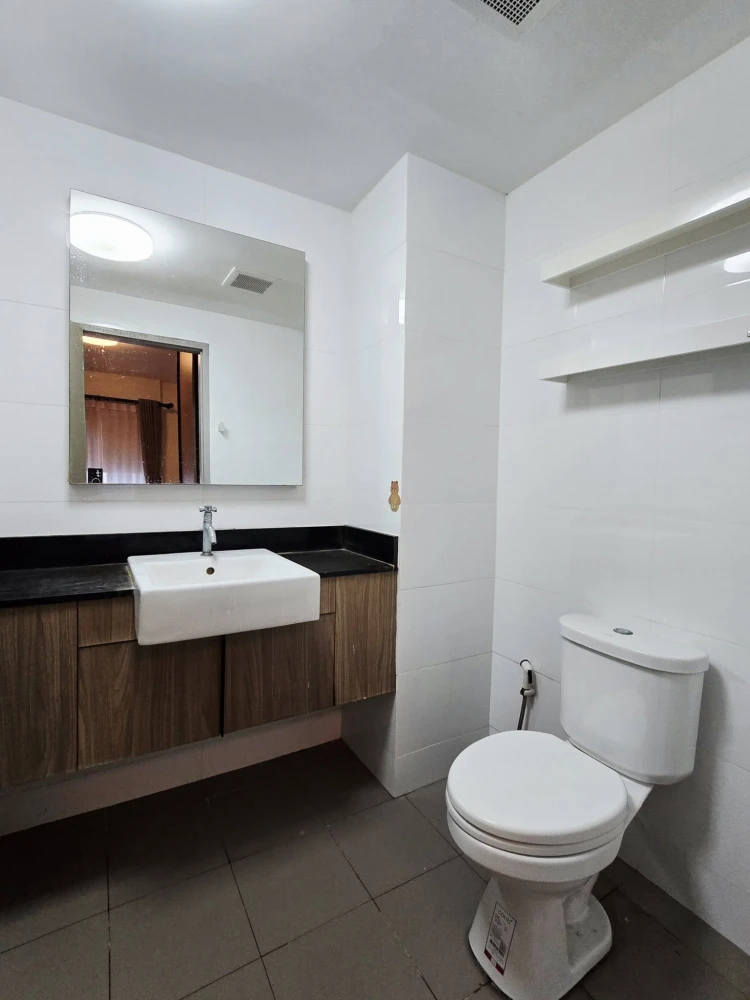 For rent: Chapter One The Campus Ladprao, 1 beautifully decorated room, great location, fully furnished. Just bring your bags and move in!