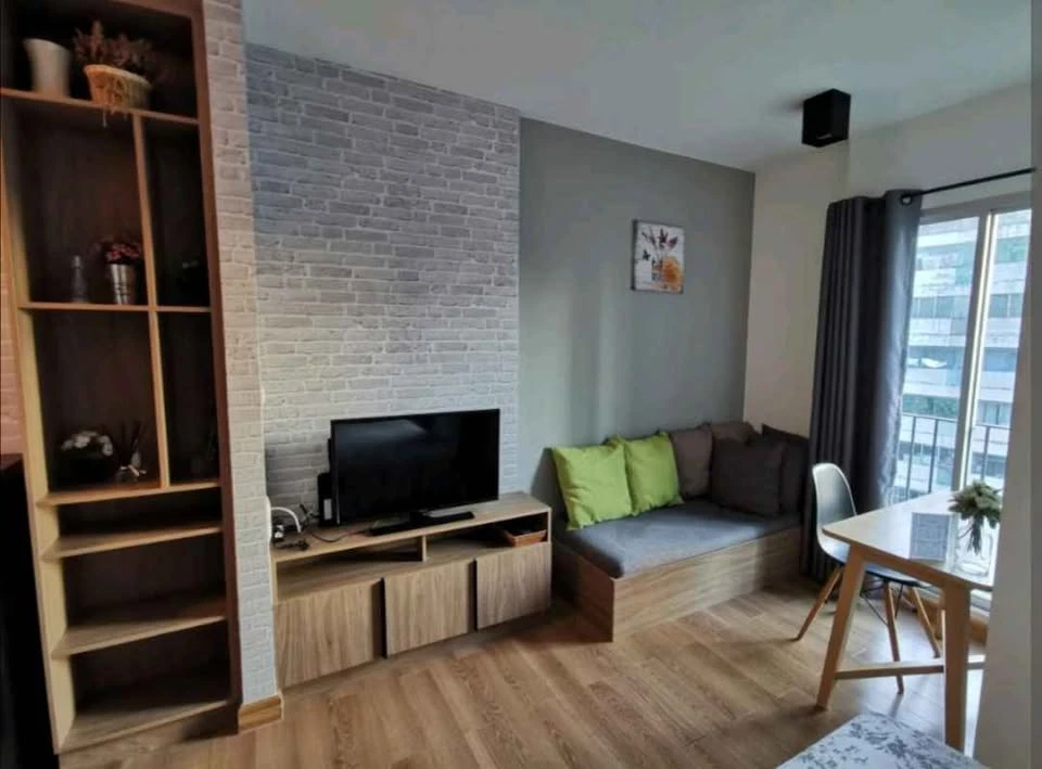 For rent: Chapter One The Campus Lat Phrao 1 STUDIO ROOM, built-in furniture, complete with electrical appliances. You can't miss this opportunity to