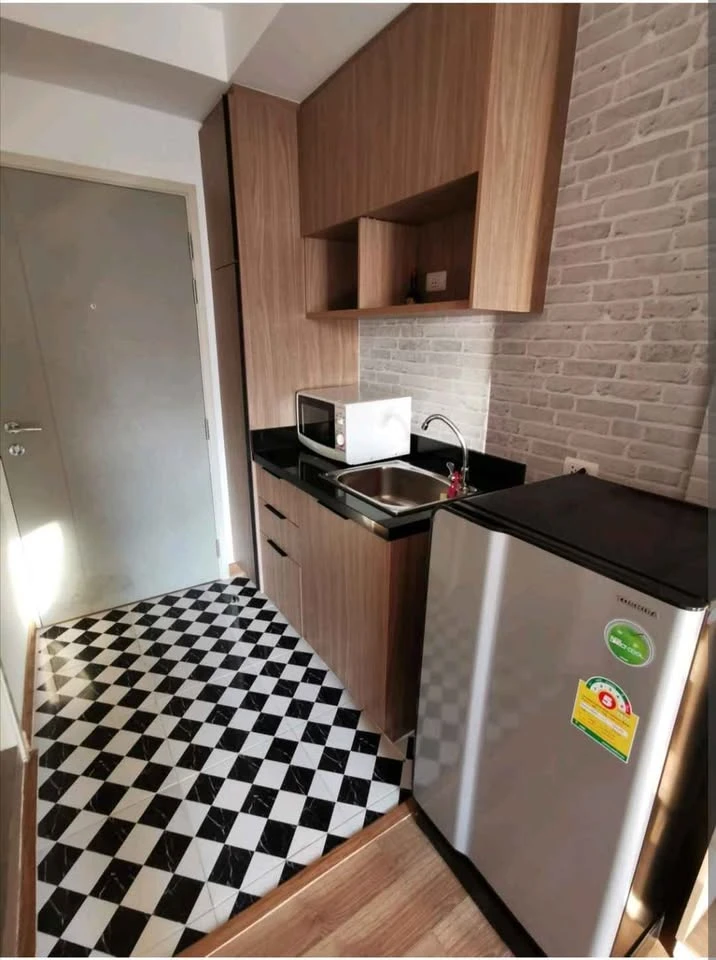 For rent: Chapter One The Campus Lat Phrao 1 STUDIO ROOM, built-in furniture, complete with electrical appliances. You can't miss this opportunity to