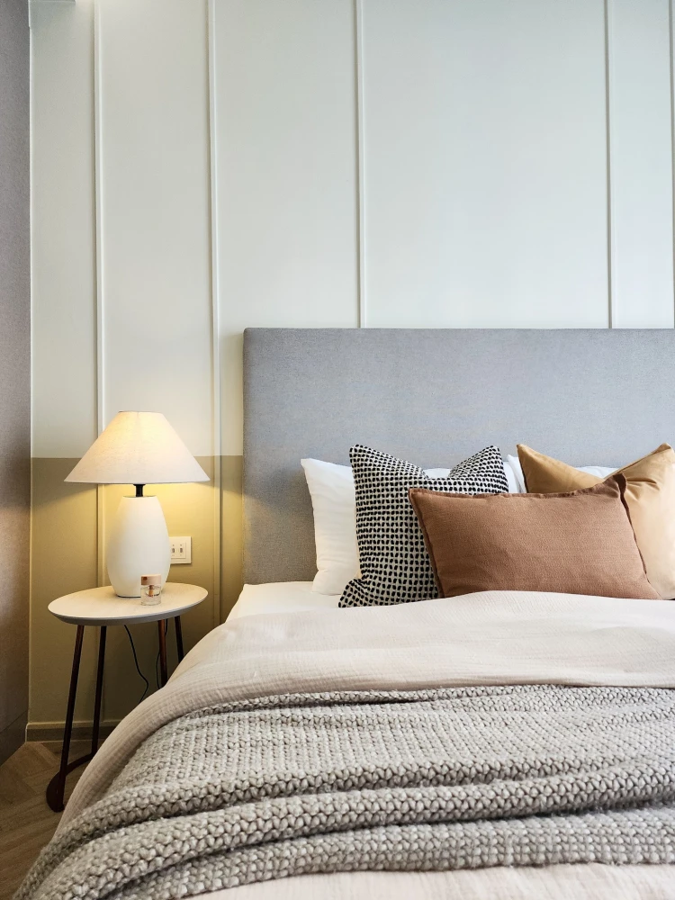 For rent: Chapter Thonglor 25, 2 Beds, 2 Baths, pool view, corner room, not attached to anyone's room, beautifully decorated, you can't miss out on bo