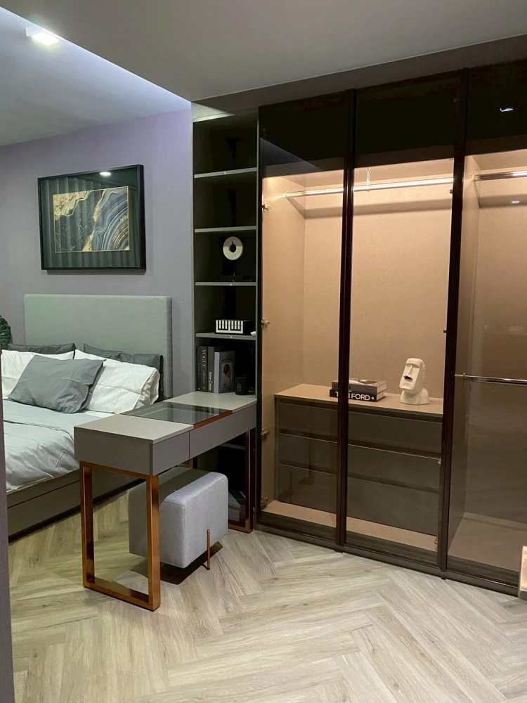 For rent: CHAPTER THONGLOR 25, 6th floor. Beautifully decorated room. Clean, quiet, and peaceful. Don't miss out!
