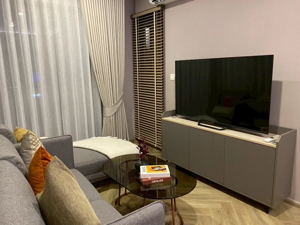 For rent: CHAPTER THONGLOR 25, 6th floor. Beautifully decorated room. Clean, quiet, and peaceful. Don't miss out!