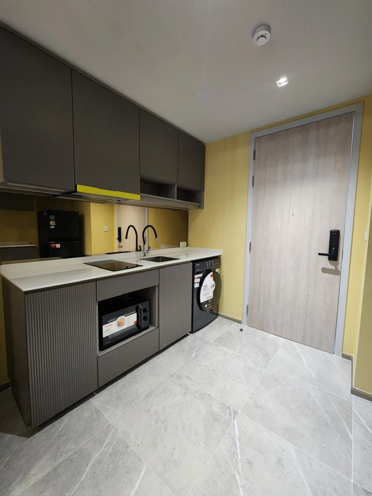 For rent: Chapter Thonglor 25, 6th floor, corner unit, pool view, fully furnished, very livable. Book now!