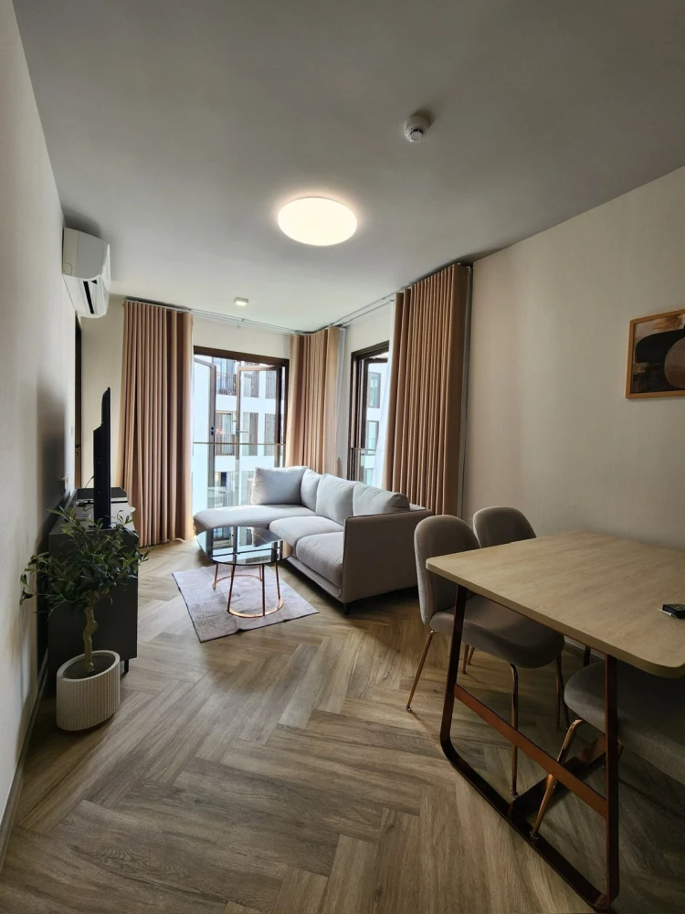 For rent: Chapter Thonglor 25, 6th floor, corner unit, pool view, fully furnished, very livable. Book now!