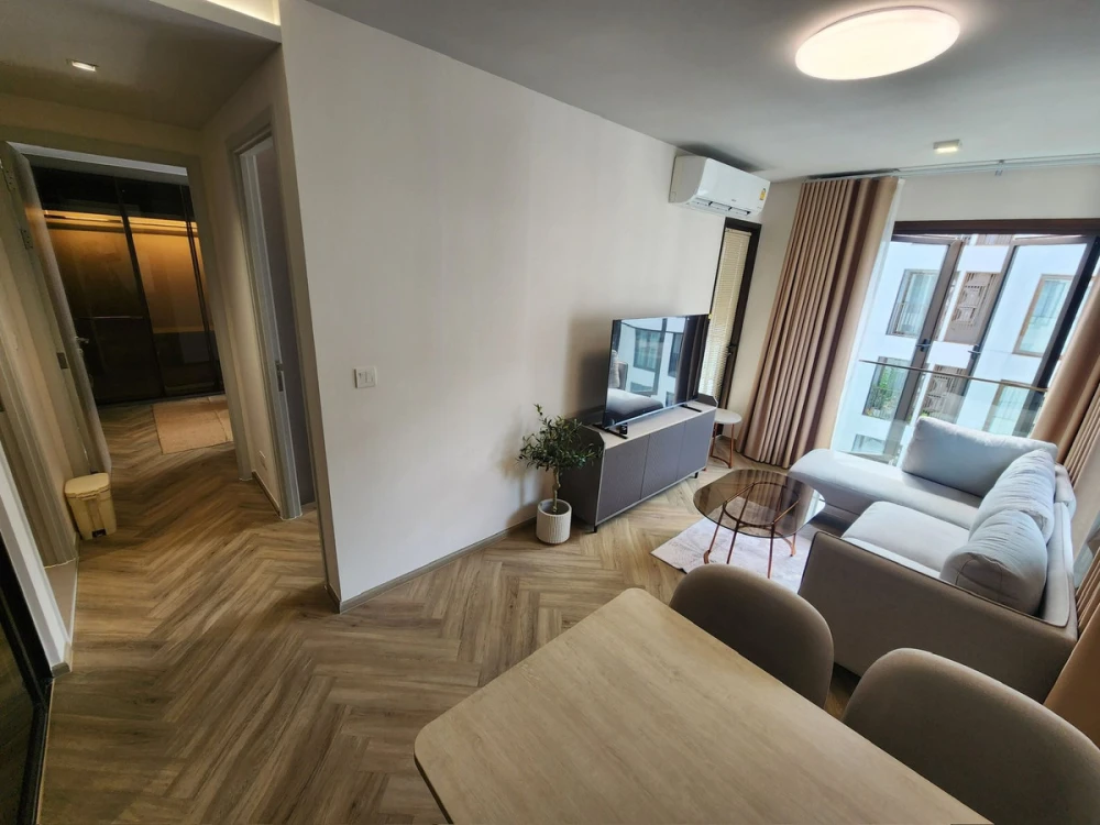 For rent: Chapter Thonglor 25, 6th floor, corner unit, pool view, fully furnished, very livable. Book now!