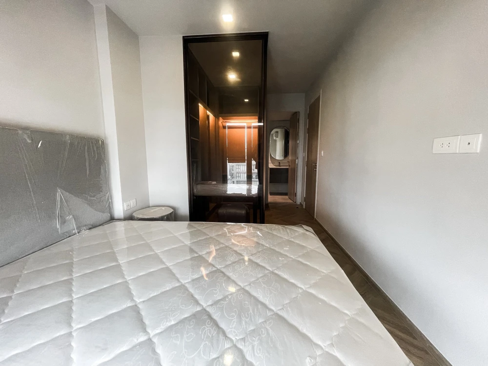 Chapter Thonglor 25 for rent, open view, good breeze, modern style decoration, complete functions, ready to move in immediately.