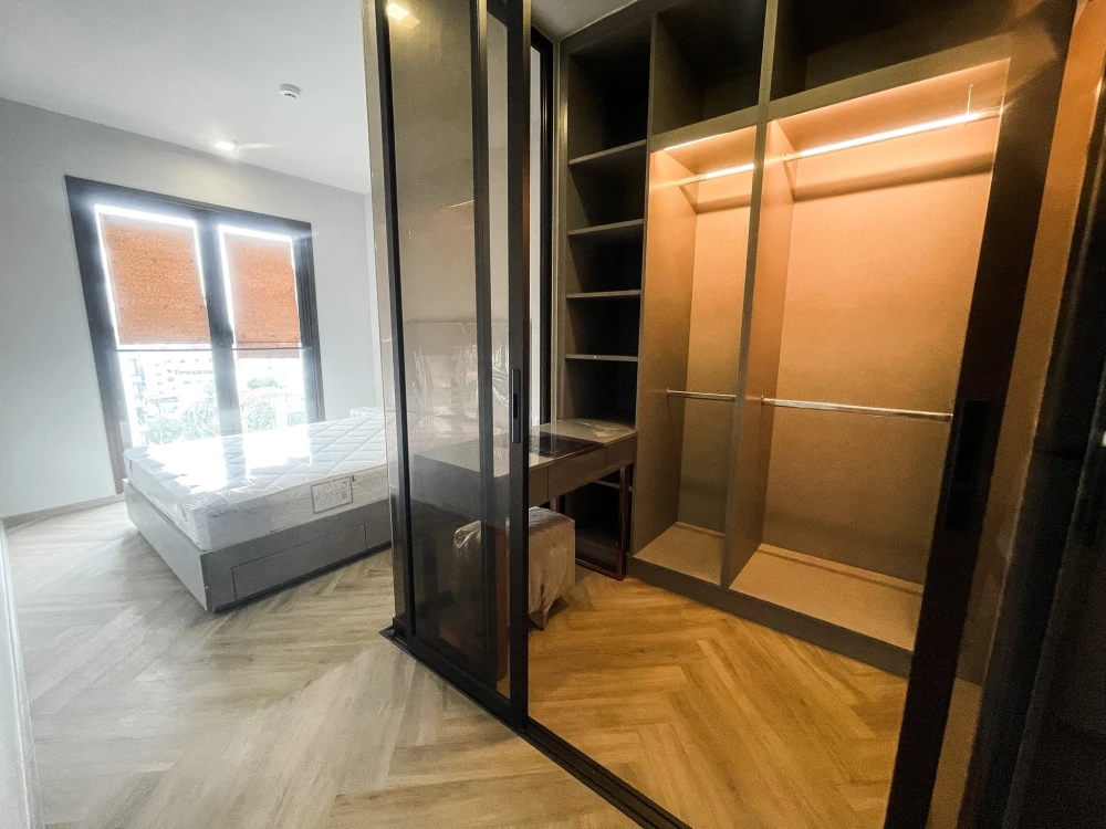 Chapter Thonglor 25 for rent, open view, good breeze, modern style decoration, complete functions, ready to move in immediately.