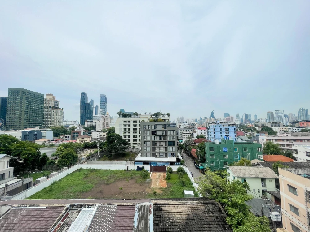 Chapter Thonglor 25 for rent, open view, good breeze, modern style decoration, complete functions, ready to move in immediately.