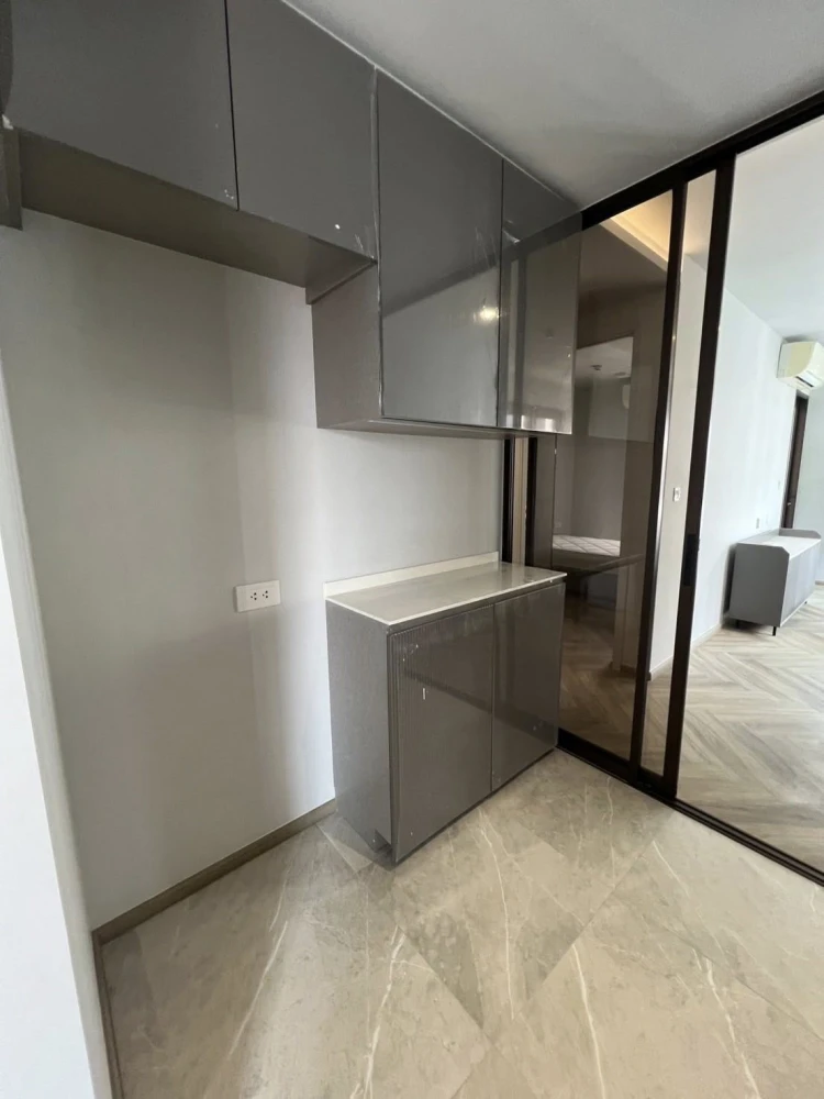 Chapter Thonglor 25 for rent, corner room, not crowded, fully furnished, pool view, book now