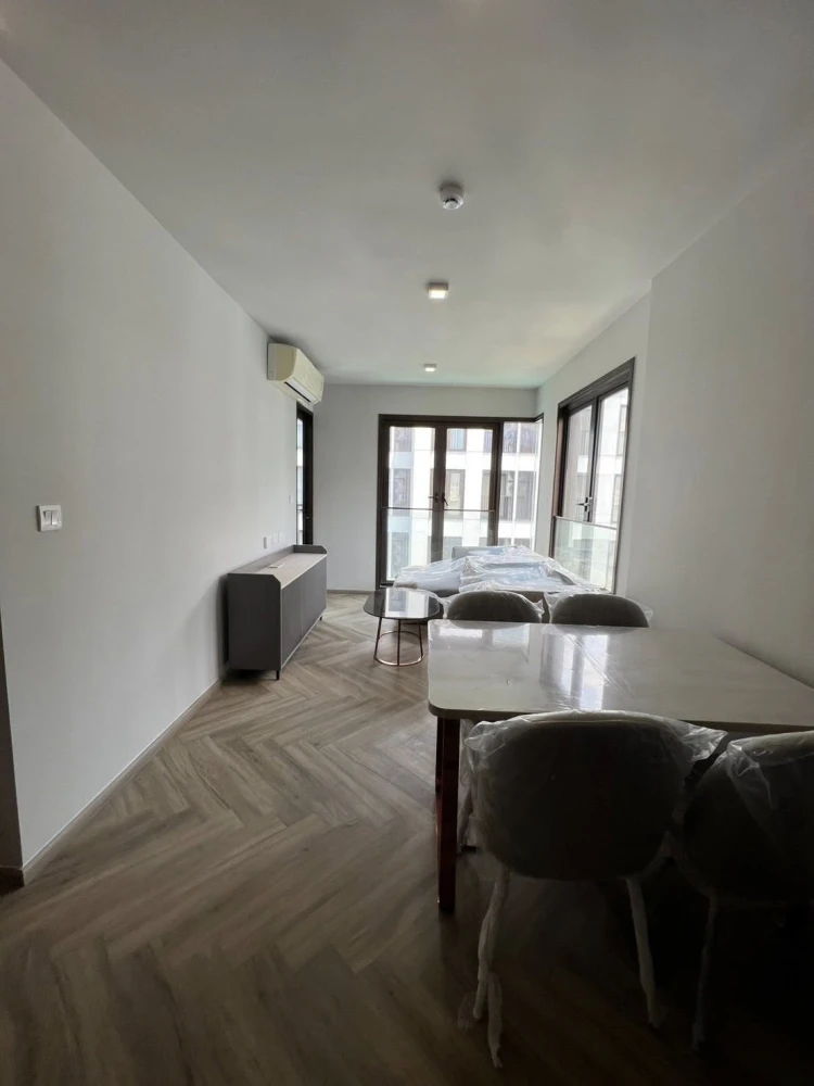 Chapter Thonglor 25 for rent, corner room, not crowded, fully furnished, pool view, book now