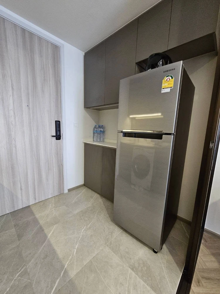 Chapter Thonglor 25 for rent, fully furnished, 2nd floor, low rise, convenient, complete in one place. Hurry and reserve before you miss your chance.