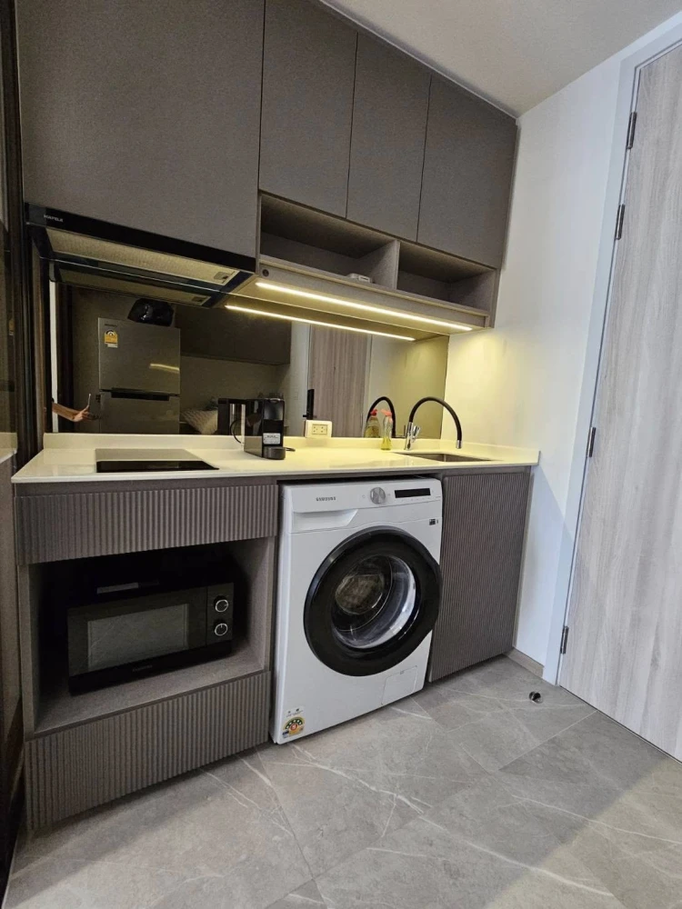 Chapter Thonglor 25 for rent, fully furnished, 2nd floor, low rise, convenient, complete in one place. Hurry and reserve before you miss your chance.