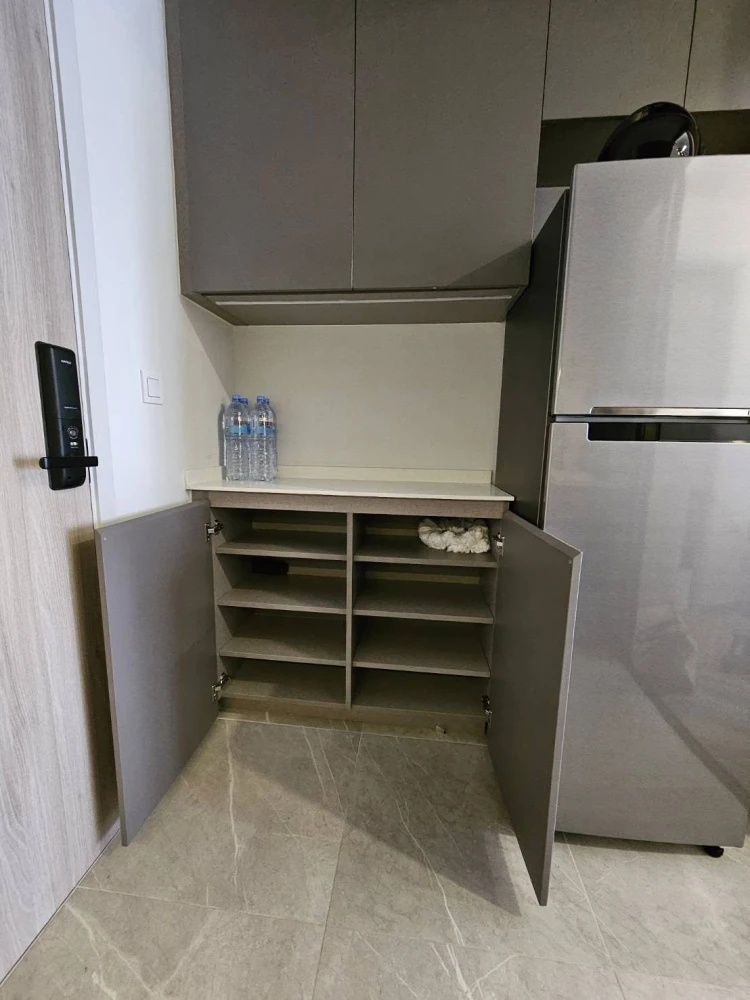 Chapter Thonglor 25 for rent, fully furnished, 2nd floor, low rise, convenient, complete in one place. Hurry and reserve before you miss your chance.