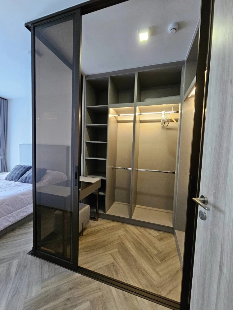 Chapter Thonglor 25 for rent, fully furnished, 2nd floor, low rise, convenient, complete in one place. Hurry and reserve before you miss your chance.