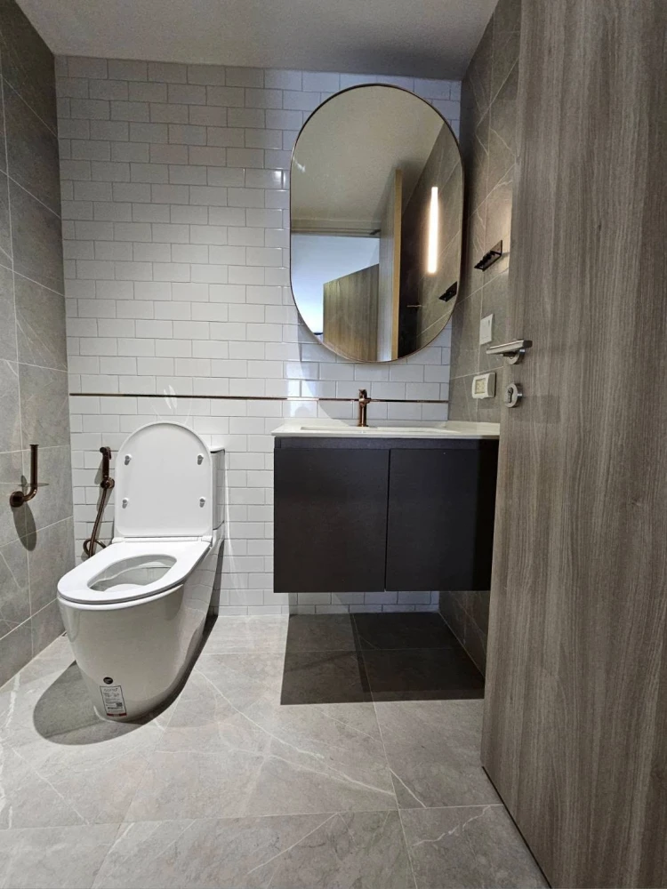 Chapter Thonglor 25 for rent, fully furnished, 2nd floor, low rise, convenient, complete in one place. Hurry and reserve before you miss your chance.