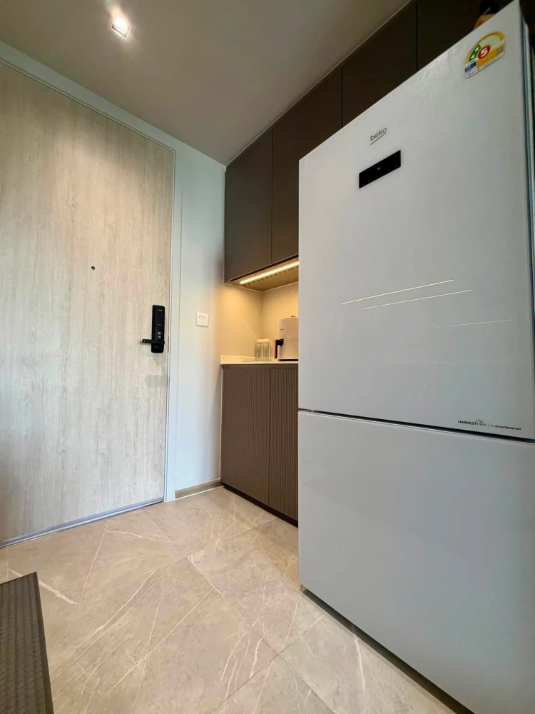 For rent: Chapter Thonglor 25, fully furnished unit with stunning built-in features. Book now before it's too late!