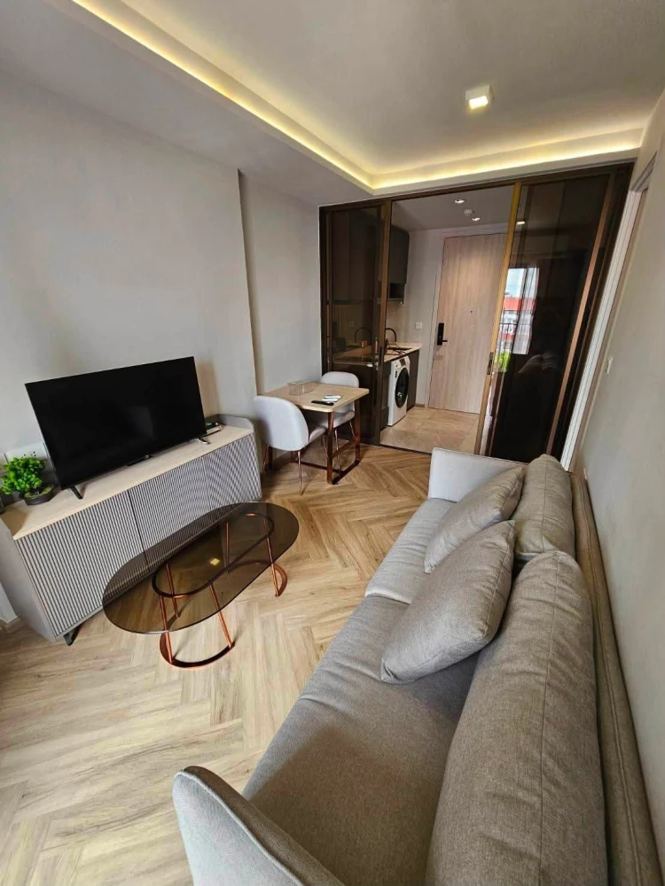 For rent: Chapter Thonglor 25, fully furnished with appliances. Ideal for living, located in the heart of Thonglor.