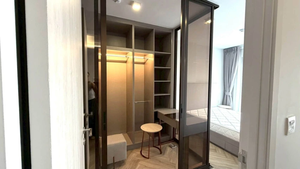 For rent: Chapter Thonglor 25, fully furnished with appliances. Ideal for living, located in the heart of Thonglor.