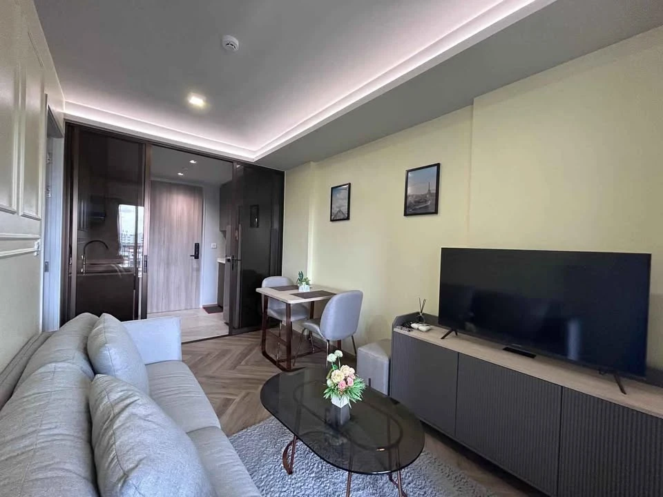 For rent, Chapter Thonglor 25, 7th floor, beautiful decorated room, minimal, mini-jai, has the best view, can reserve first come first serve.