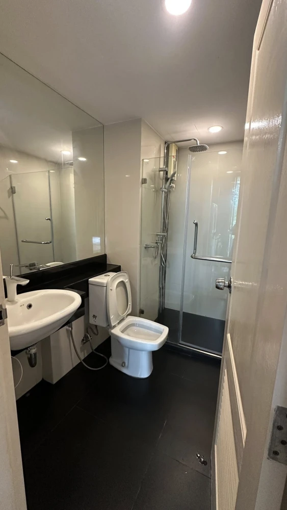 For rent: Chateau in Town Charansanitwong 96/2. Ready to move in, fully furnished. Affordable price. Book now!