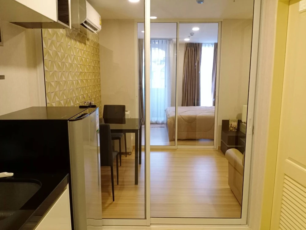 For rent: Chateau In Town Rama 8, 4th floor, fully furnished room, nice to live in. If interested, hurry and reserve. Don't miss out.