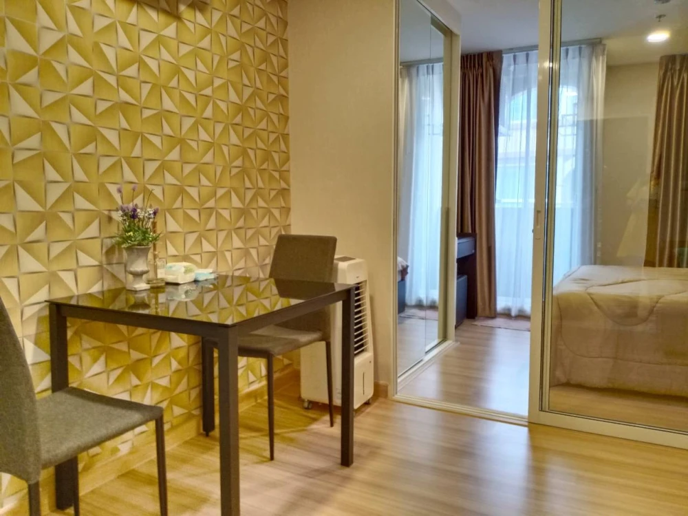 For rent: Chateau In Town Rama 8, 4th floor, fully furnished room, nice to live in. If interested, hurry and reserve. Don't miss out.