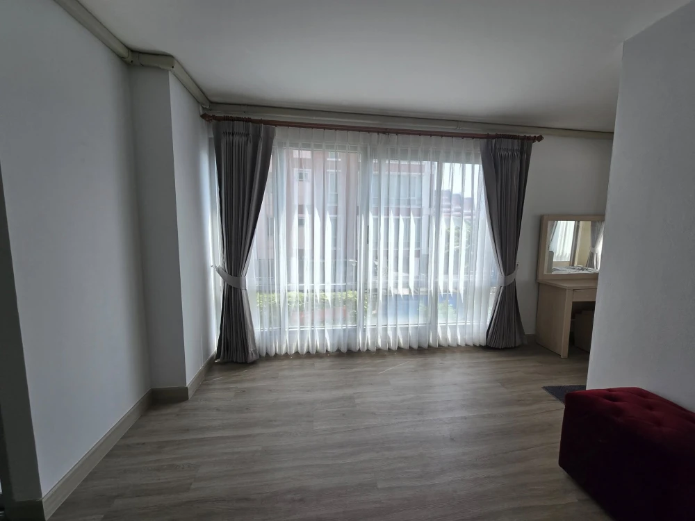 For rent: Chateau in town Ratchada 13, 2nd floor, fully furnished, nice to live in, reserve now, hurry!
