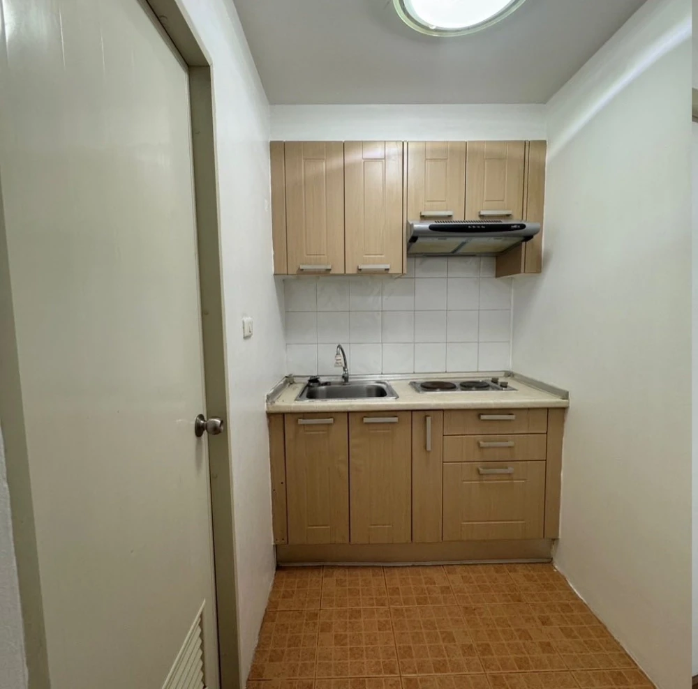 For rent: Chateau In Town Ratchada 13, studio room with plenty of usable space, comes with a large bed at a great price. With a good deal like this, w