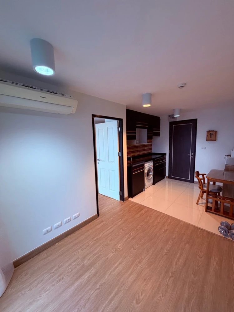 For rent: Chateau in town Ratchada 20-2, 8th floor, fully furnished, very livable. Book now!