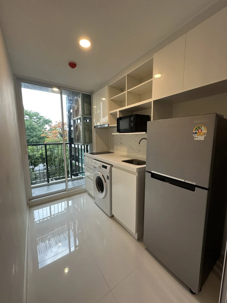 For rent: Chateau In Town Ratchayothin, 4th floor, corner room, good view, fully furnished, book now, don't wait.