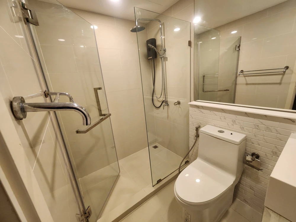 For rent: Chateau In Town Ratchayothin, 6th floor, pool view, fully furnished, ready to move in. Book now!