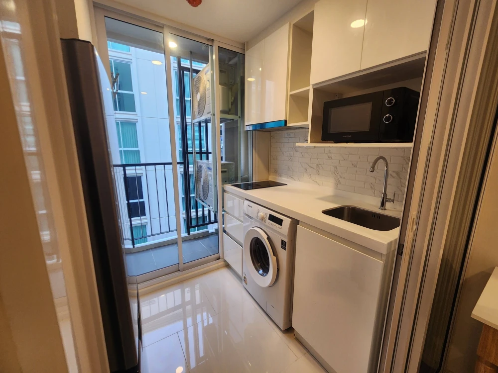 For rent: Chateau In Town Ratchayothin, 6th floor, pool view, fully furnished, ready to move in. Book now!
