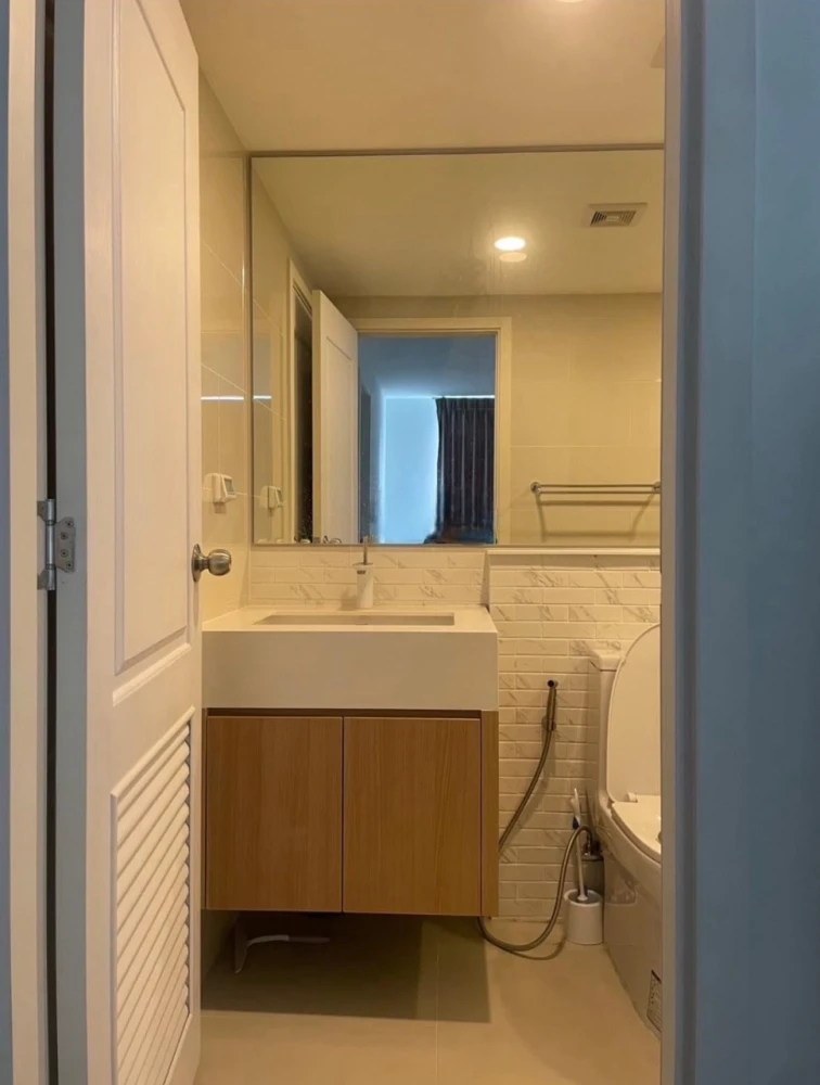 For rent: Chateau In Town Ratchayothin, corner unit offering privacy and spacious living area, fully furnished. Book now!